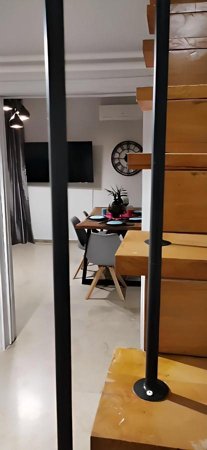 Elegant Seaside 2 Floor Apartment เอเธนส์ ภายนอก รูปภาพ